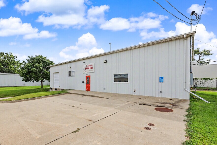 More Photos Of 1516 Ohio St, Des Moines Warehouse For Lease