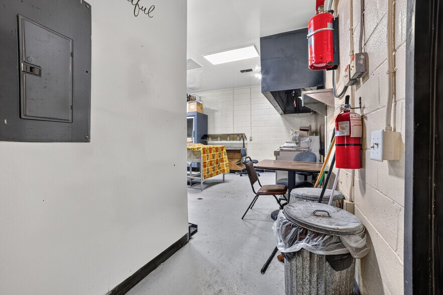 More Photos Of 1030 Dry Branch Rd, Hopkins General Retail For Sale