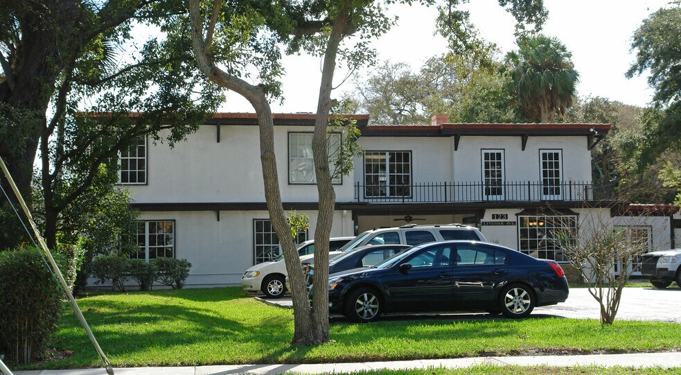 More Photos Of 123 Live Oak Ave, Daytona Beach Office Residential For Sale
