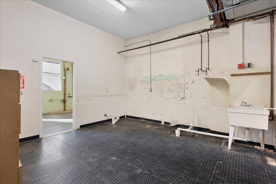 More Photos Of 217 Madison Ave, Port Chester Light Distribution For Sale