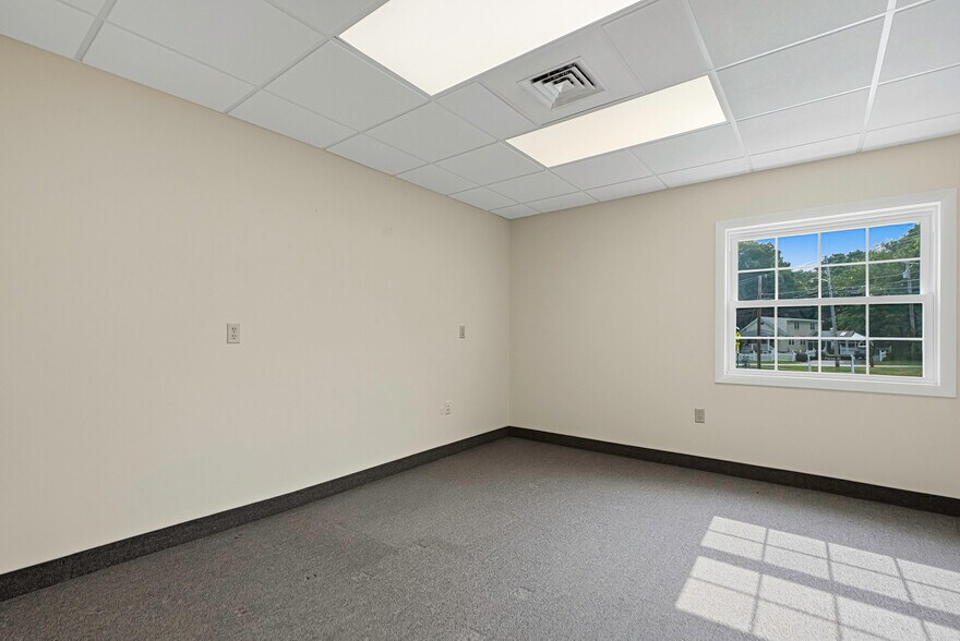 More Photos Of 37 Pierce St, Northborough Office For Sale