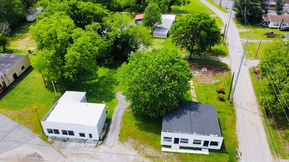 More Photos Of 125 W Indiana Ave, Whitwell Office For Sale