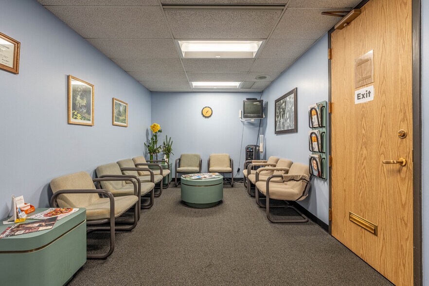 More Photos Of 9301 Golf Rd, Des Plaines Medical For Lease