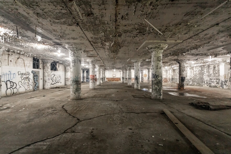 More Photos Of 5151 Bellevue St, Detroit Warehouse For Sale