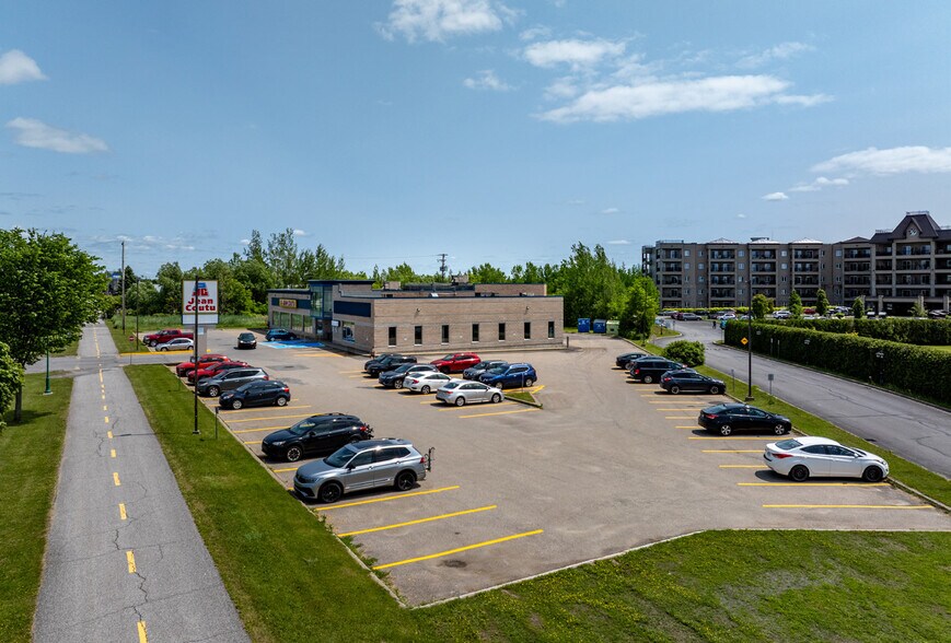 More Photos Of 420 Rte 138, Donnacona Storefront Retail Office For Lease