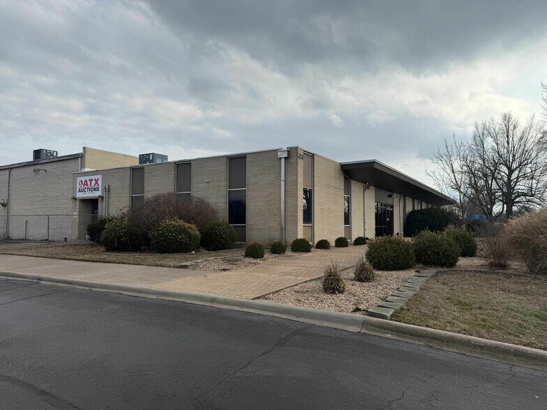 More Photos Of 424 N Cedarbrook Ave, Springfield Manufacturing For Sale