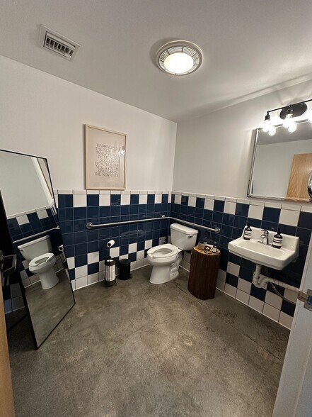 More Photos Of 5301 Rosewood Ave, Los Angeles Office For Lease