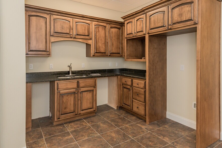 More Photos Of 1121 Edenton St, Birmingham Office For Lease
