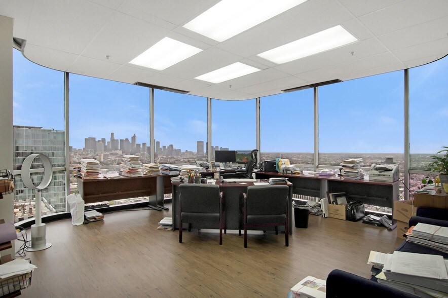 More Photos Of 3250 Wilshire Blvd, Los Angeles Office For Lease