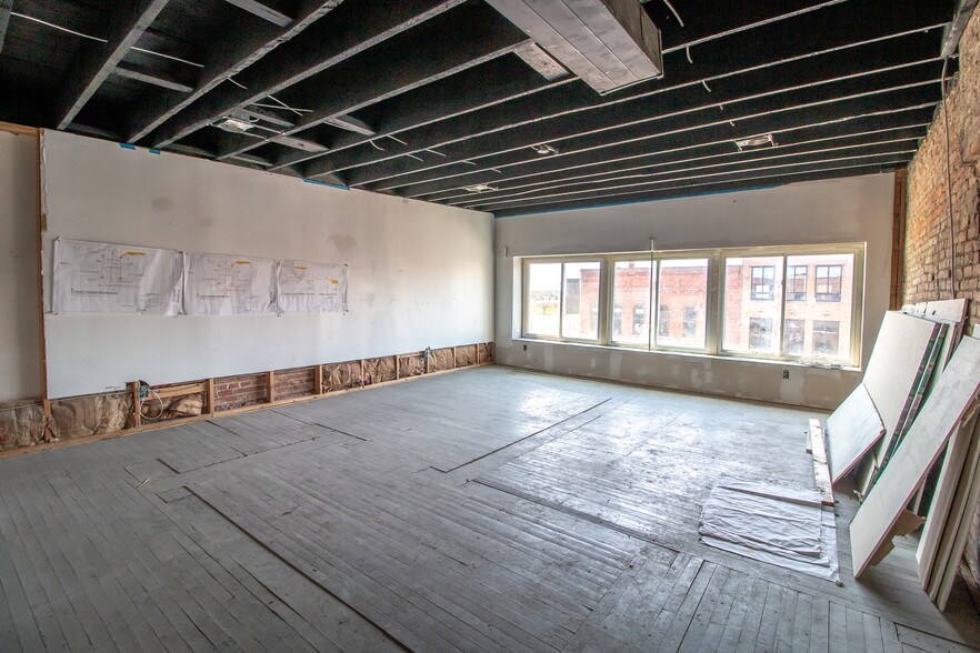 More Photos Of 6 N Saginaw St, Pontiac Storefront Retail Residential For Sale