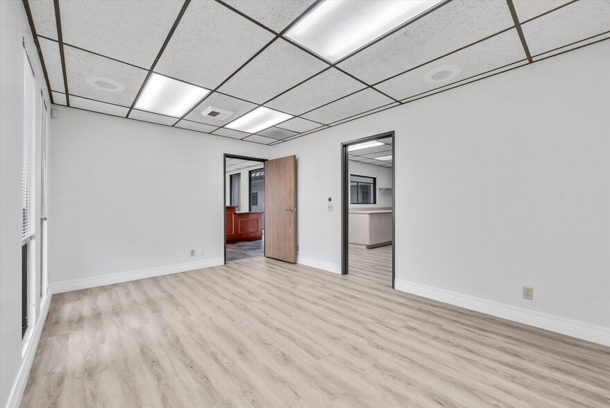 More Photos Of 15384 Arrow Blvd, Fontana Office For Lease