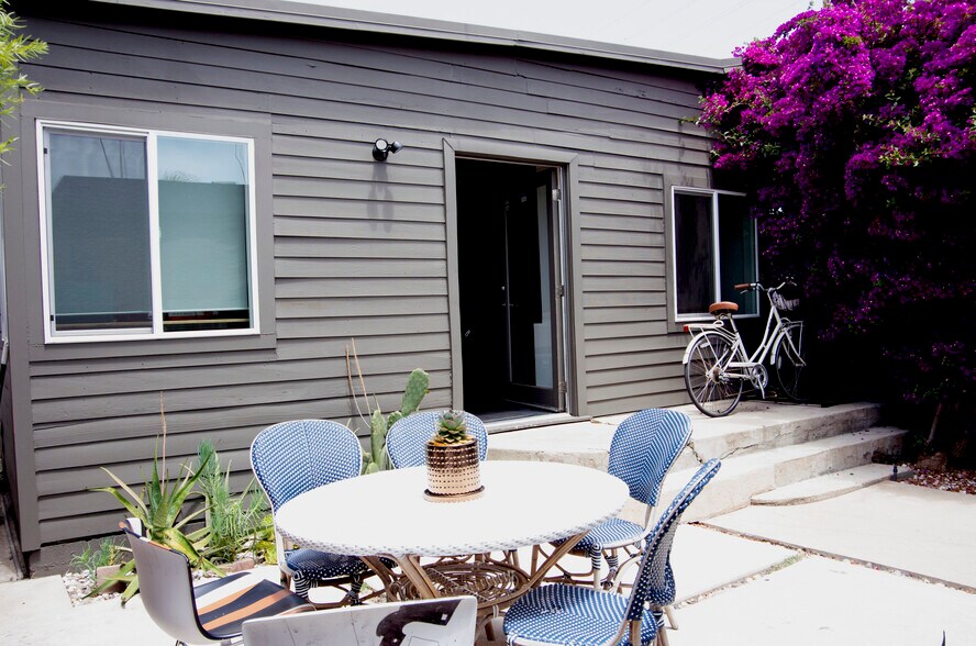 More Photos Of 12906 Venice Blvd, Los Angeles Freestanding For Lease