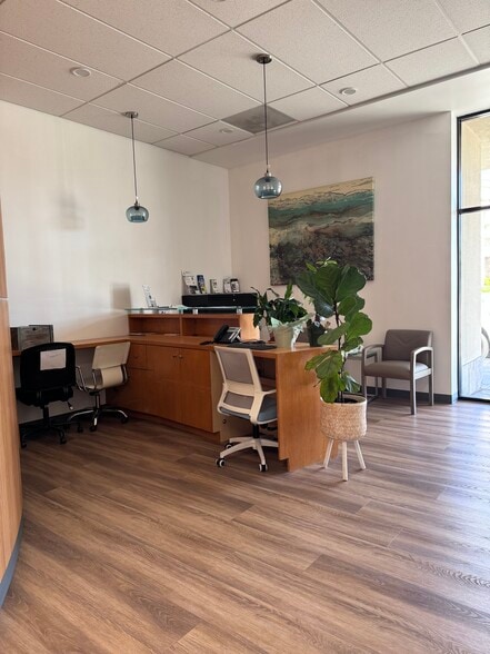 More Photos Of 2135-2141 Bellflower Blvd, Long Beach Storefront For Lease