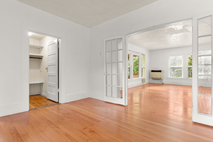 More Photos Of 501 NE 3rd St, Gresham Flex For Lease