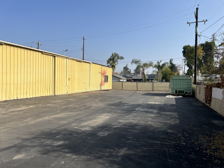 More Photos Of 320 Oak St, Bakersfield Storefront Retail Office For Sale