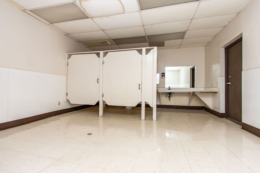 More Photos Of 138 Regis St, Turlock Office For Lease