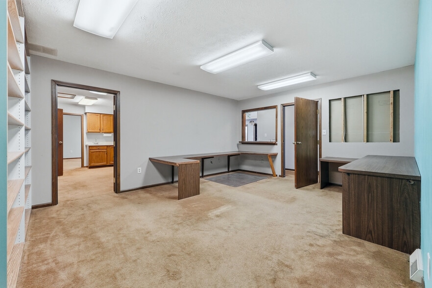More Photos Of 3201 E Center St, Warsaw Office For Sale