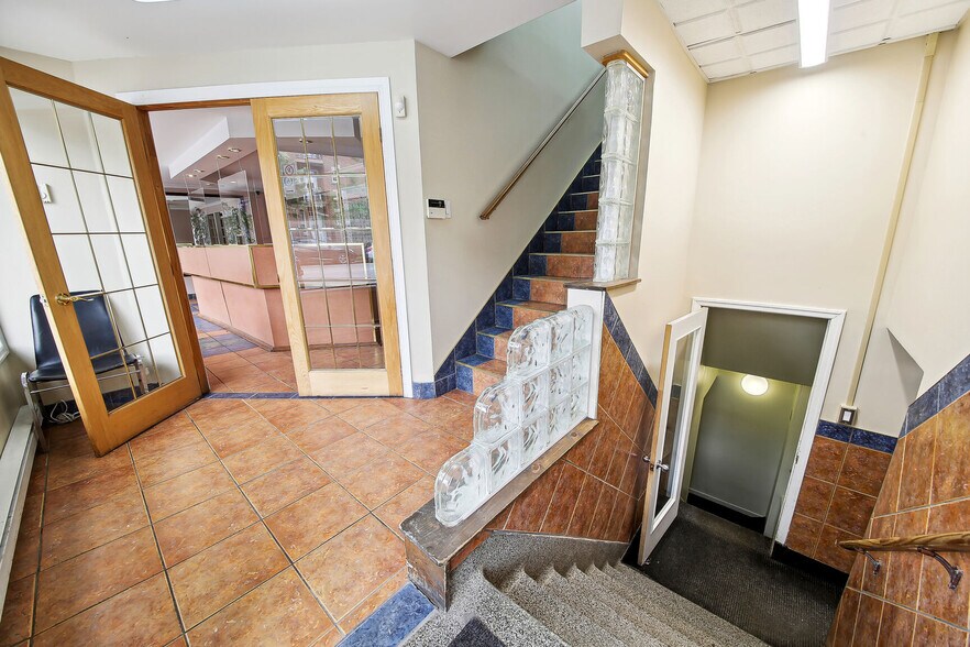 More Photos Of 170 Rue Jarry E, Montréal Storefront Retail Office For Lease