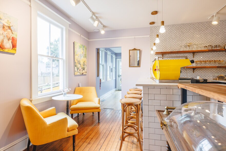 More Photos Of 9 W 43rd St, Savannah Office For Lease