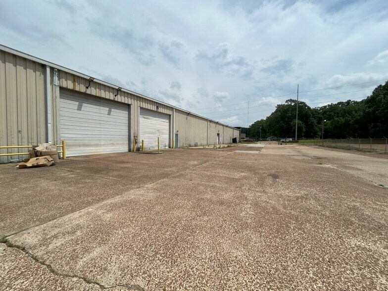 More Photos Of 191 Devereaux Dr, Natchez Distribution For Sale