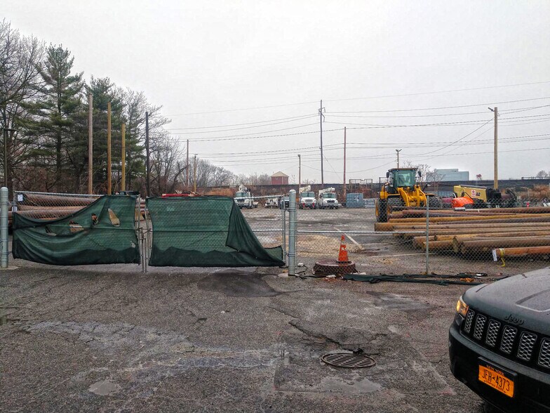 More Photos Of 215 Parkway, Carle Place Land For Lease