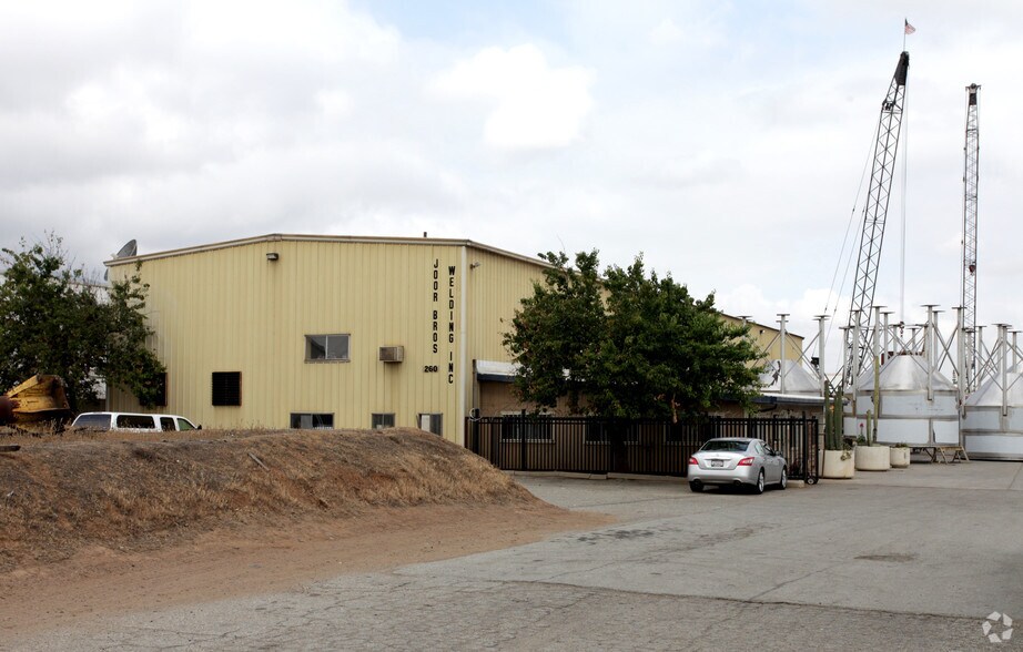 More Photos Of 260 N Smith Ave, Corona Contractor Storage Yard For Sale