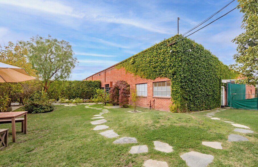 More Photos Of 11240 Playa Ct, Culver City Loft Creative Space For Lease