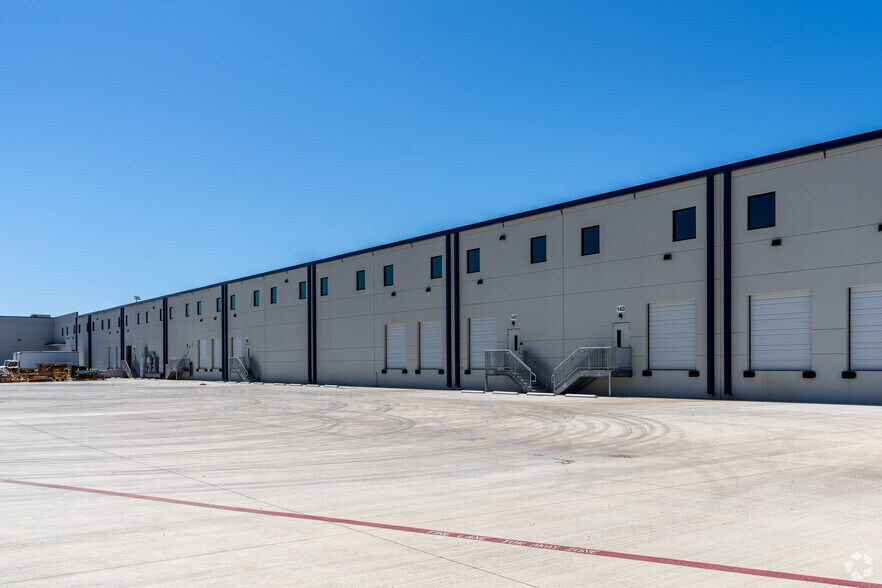 More Photos Of 15508 Impact Way, Pflugerville Warehouse For Lease