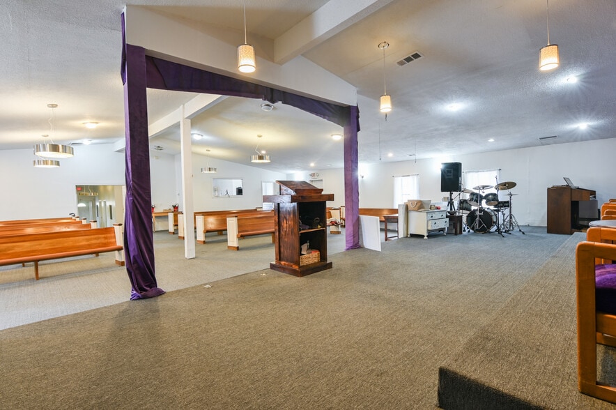 More Photos Of 2766 White Oak Dr, Decatur Religious Facility For Sale