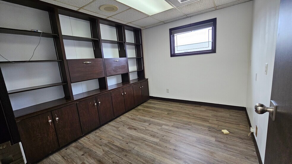 More Photos Of 700 S Main St, Grove Medical For Sale