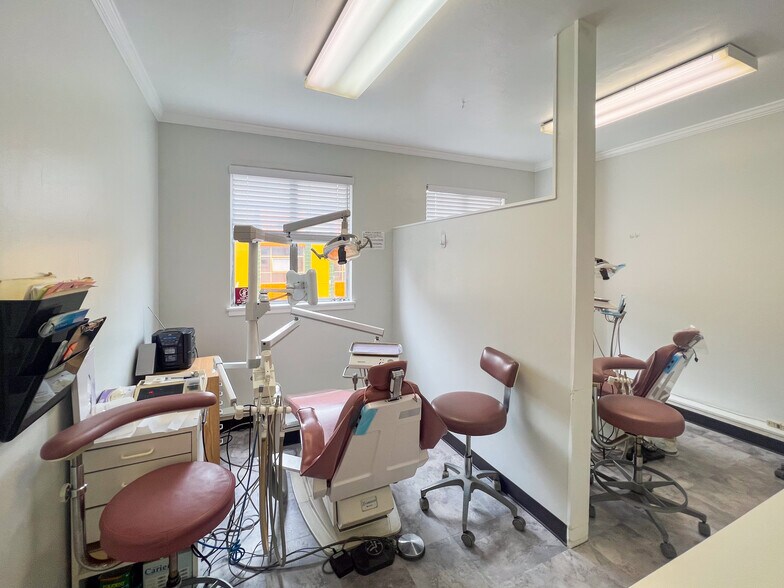 More Photos Of 160 Waverly Pl, San Francisco Storefront Retail Office For Lease