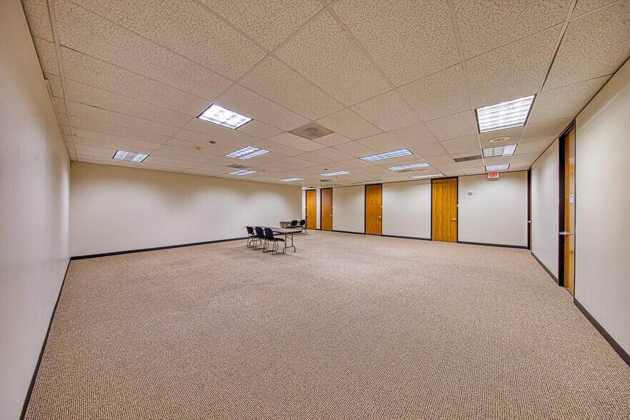 More Photos Of 1300 N Sam Houston Pky E, Houston Office Residential For Lease