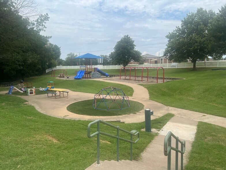 More Photos Of 801 SE Washington Blvd, Bartlesville Specialty For Sale