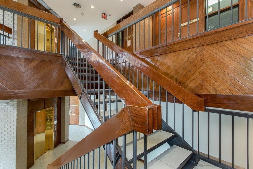 More Photos Of 17400 N Dallas Pky, Dallas Office For Lease