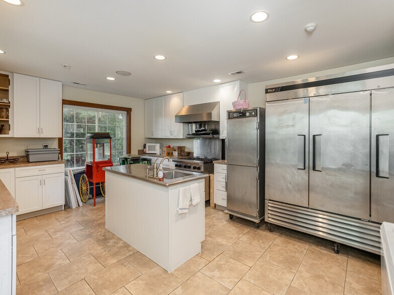 More Photos Of 8826 Boylston Hwy, Mills River Flex For Sale