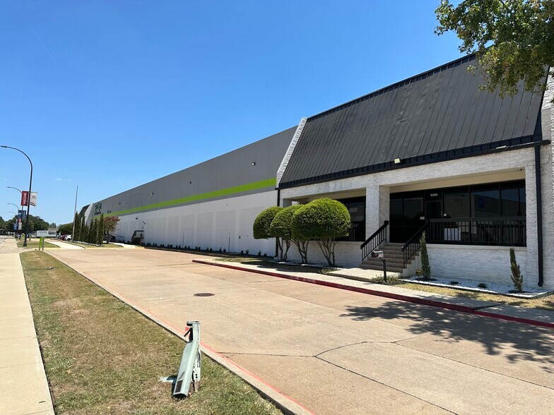 Primary Photo Of 2200-2202 E Randol Mill Rd, Arlington Warehouse For Lease