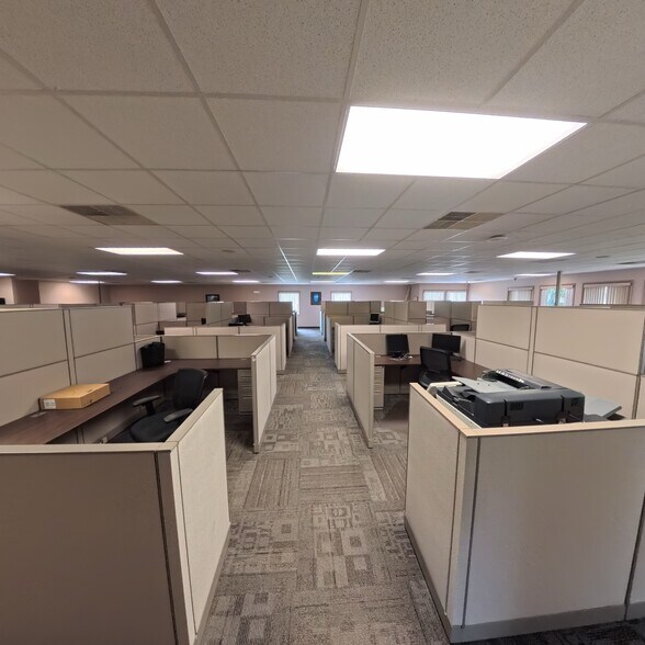 More Photos Of 200 Pine Brook Pl, Orwigsburg Office For Sale