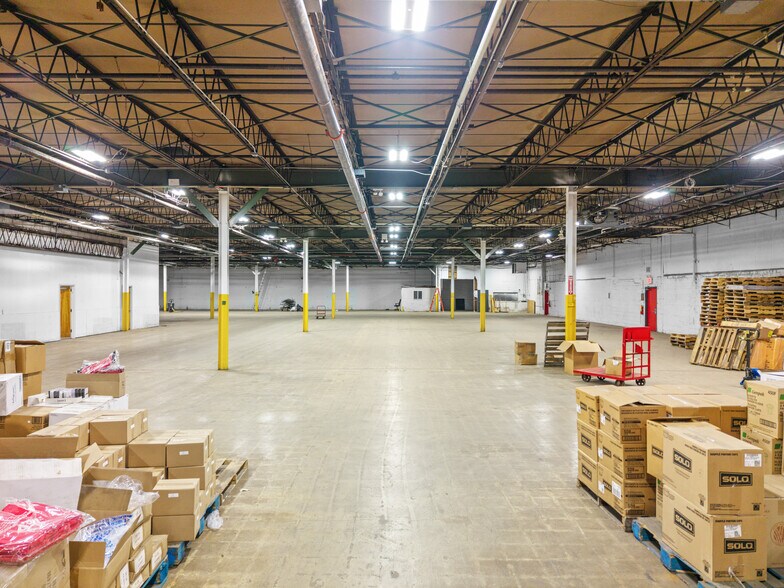 More Photos Of 3949 Austin Blvd, Island Park Warehouse For Sale
