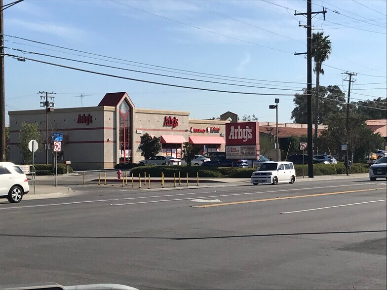 More Photos Of 1149-1163 N Tustin St, Orange General Retail For Lease