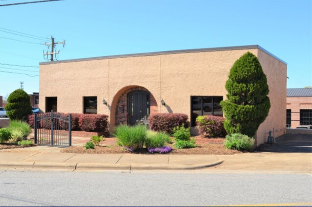 Primary Photo Of 307 Highland Ave SE, Hickory Office For Lease