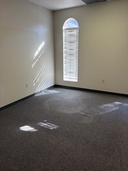 More Photos Of 6980 Dogwood Manor Dr, Olive Branch Office For Lease