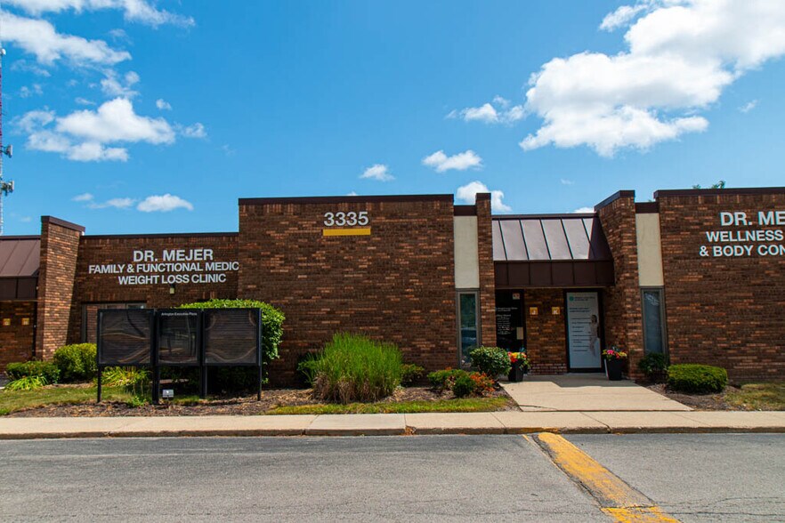 More Photos Of 3365 N Arlington Heights Rd, Arlington Heights Unknown For Lease