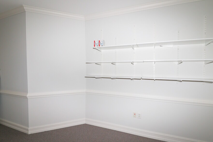 More Photos Of 3225 Shallowford Rd, Marietta Office For Lease