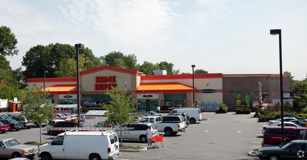 More Photos Of 711 E 1st Ave, Roselle General Retail For Lease