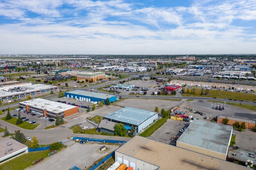 More Photos Of 2620 22nd St NE, Calgary Warehouse For Sale