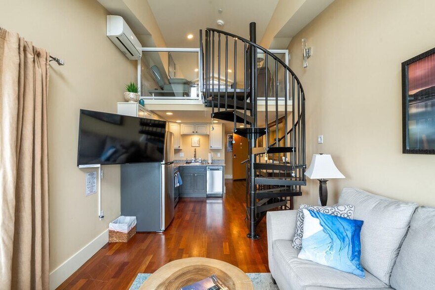 More Photos Of 1505 Pacific Ave NW, Oceanside Hotel For Sale