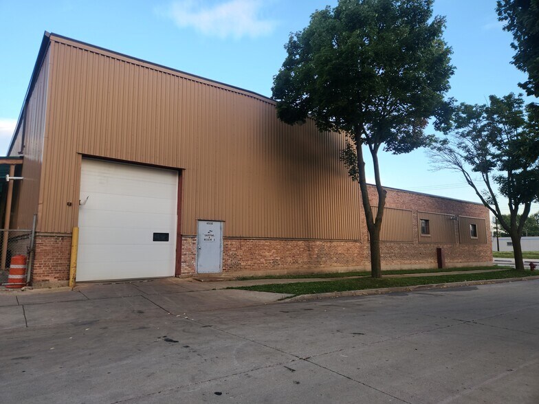 More Photos Of 1819 S 71st St, Milwaukee Manufacturing For Lease