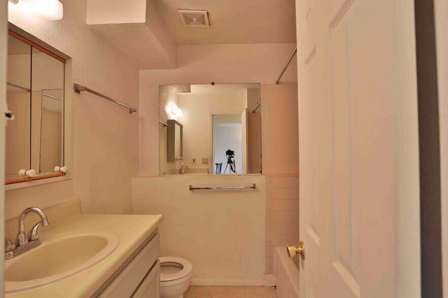 More Photos Of 935 Hathaway Dr, Colorado Springs Apartments For Sale