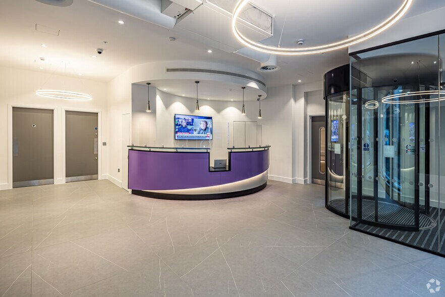 More Photos Of 10 Great Castle St, London Office For Lease