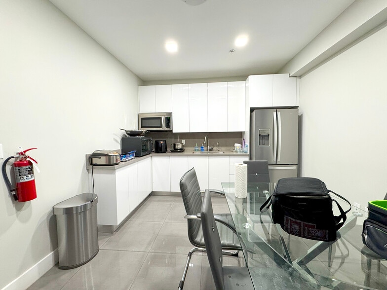 More Photos Of 7215 W 20th Ave, Hialeah Manufacturing For Sale